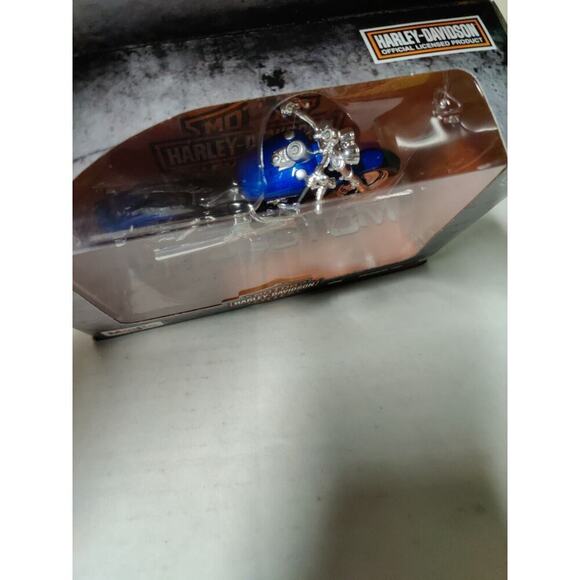 Harley-Davidson Motorcycles HD Custom Series 42 2009 FDXFSE CVO "Fat Bob" Blue - Picture 10 of 15